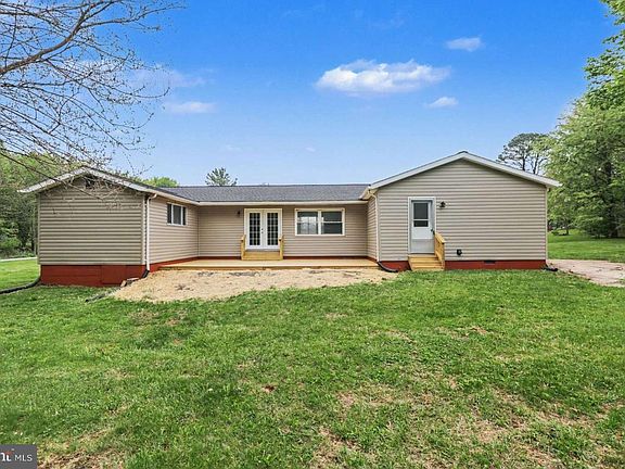 4th image of 207 Scotch Pine Rd