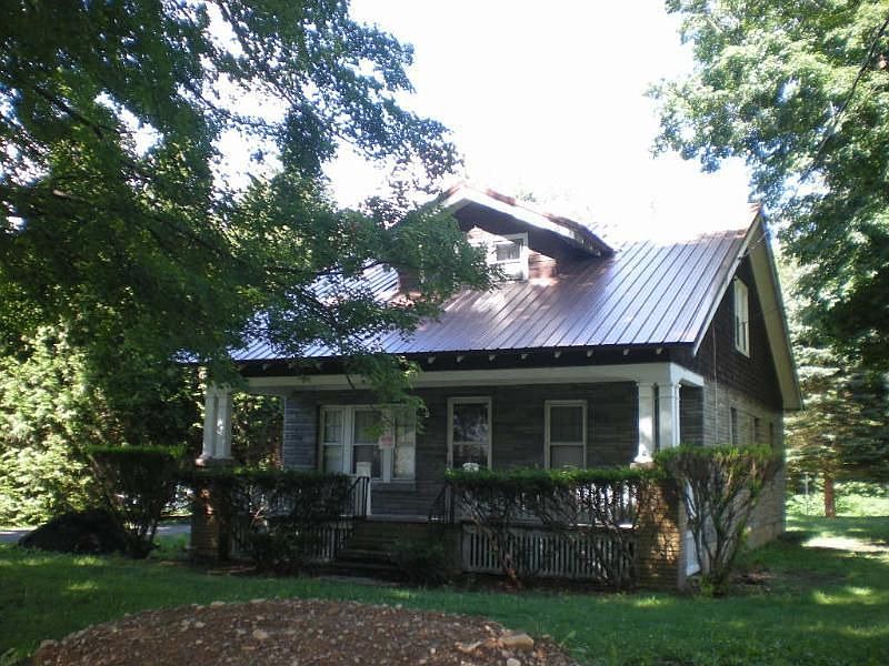 2nd image of 1102 Center Rd