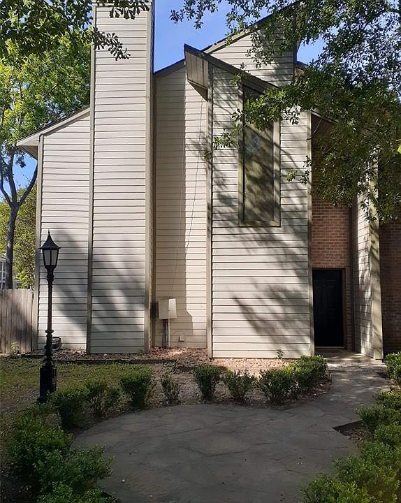 1st image of 17417 Red Oak Dr APT 131
