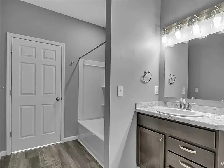 140 Seymour St #1 — Photo 9