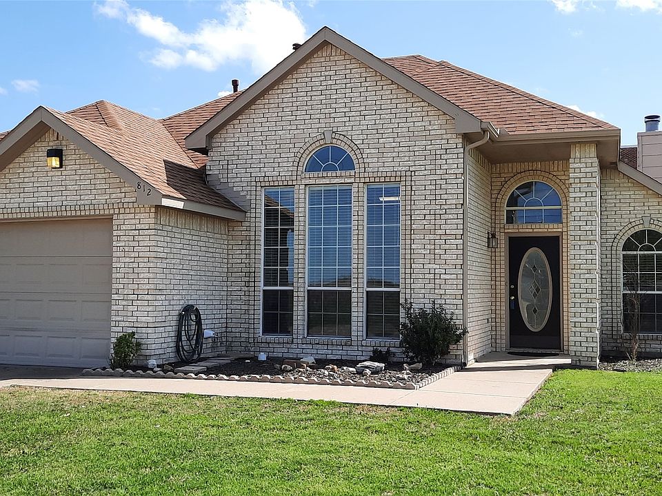 1st image of 812 Valley Ct