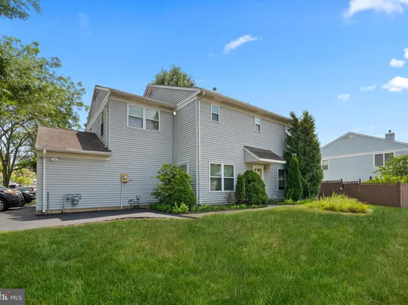 16 Spyglass Ct, East Windsor, NJ 08520