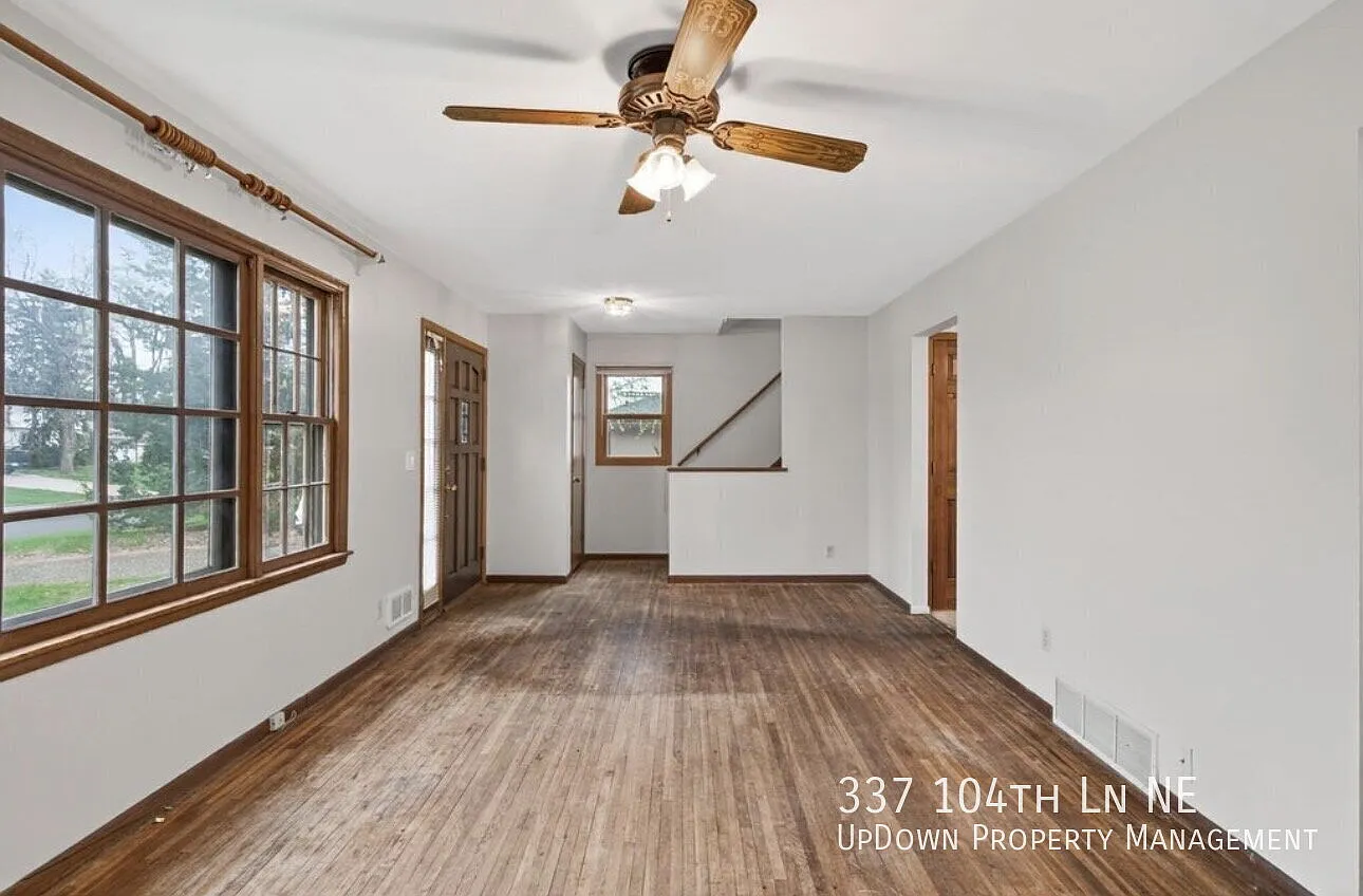Charming 4-Bedroom Blaine Home with Hardwood Elegance & 2 Full Baths - 1,620 Sq Ft of Comfort! — Photo 4