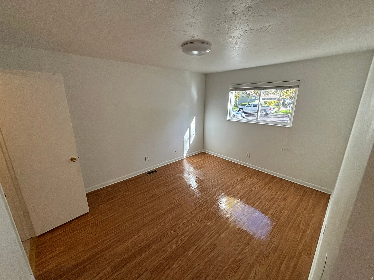 2 bed, 1000 sqft, $1,295 — Photo 3