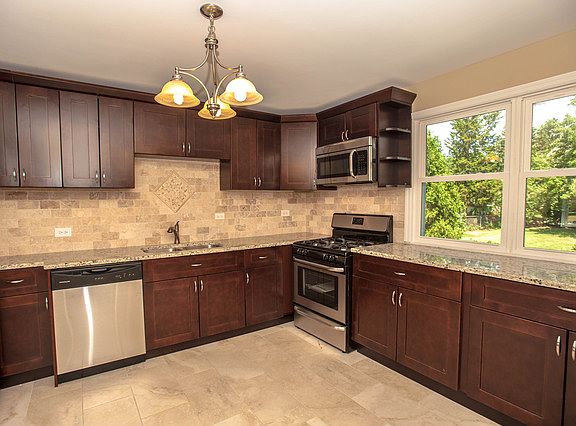 5th image of 10148 Schiller Blvd