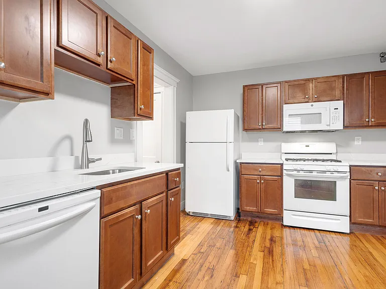 12 Ashland St #1L — Photo 9