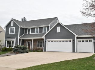 3466 W Yorkshire Cir, Franklin, WI 53132