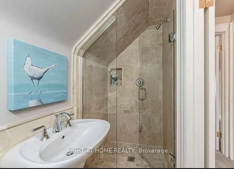 577 Weber St E — Photo 9