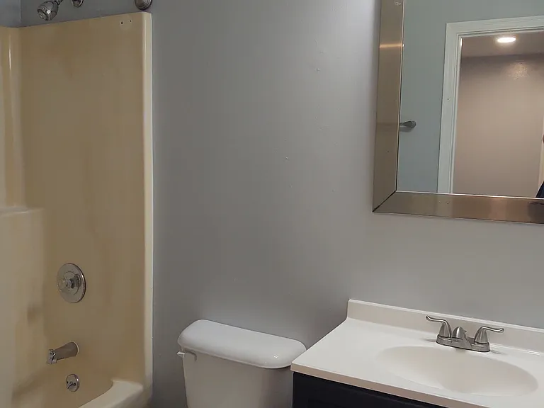 KINGSGATE VILLAGE APARTMENTS — Photo 10