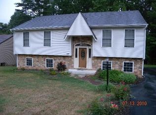 1087 Finney Dr, Vinton, VA 24179