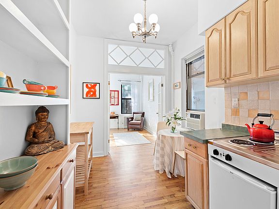 3rd image of 110 Thompson St APT 4D