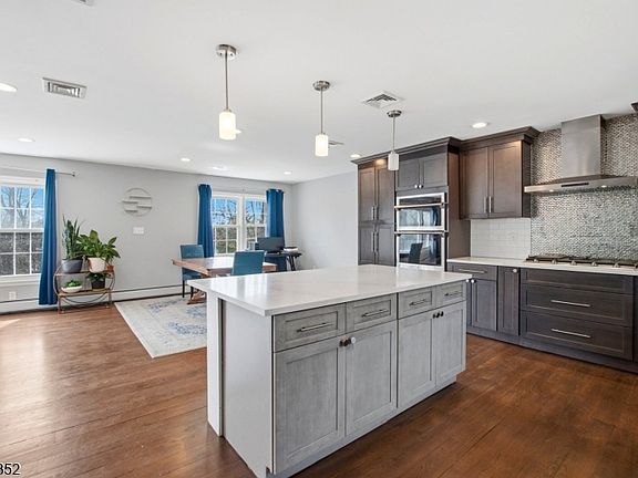 3rd image of 31 Blue Ridge Ave