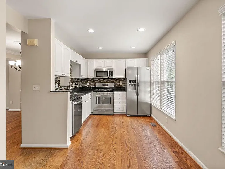 917 Rolfe Pl — Photo 28