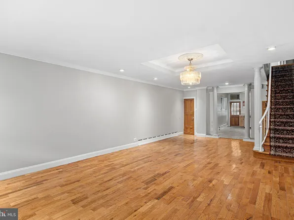2427 S 6th St, Philadelphia, PA 19148