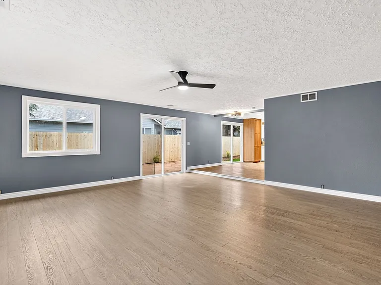 8808 NE 33rd St — Photo 10