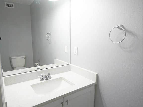 5th image of 2556 Northfield Ln