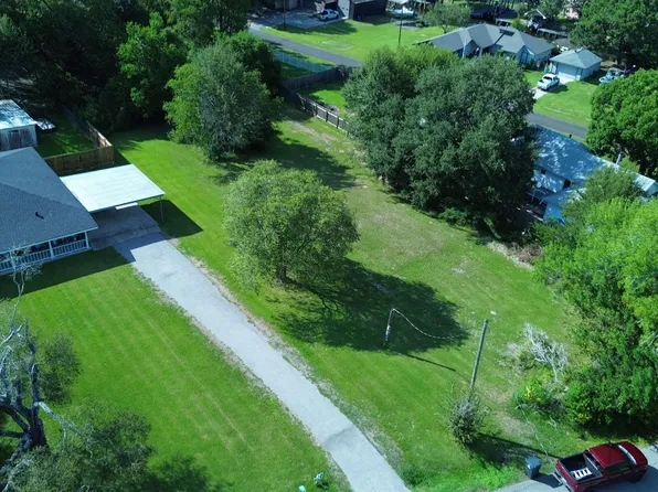 2475 Granger Dr, Bridge City, TX 77611