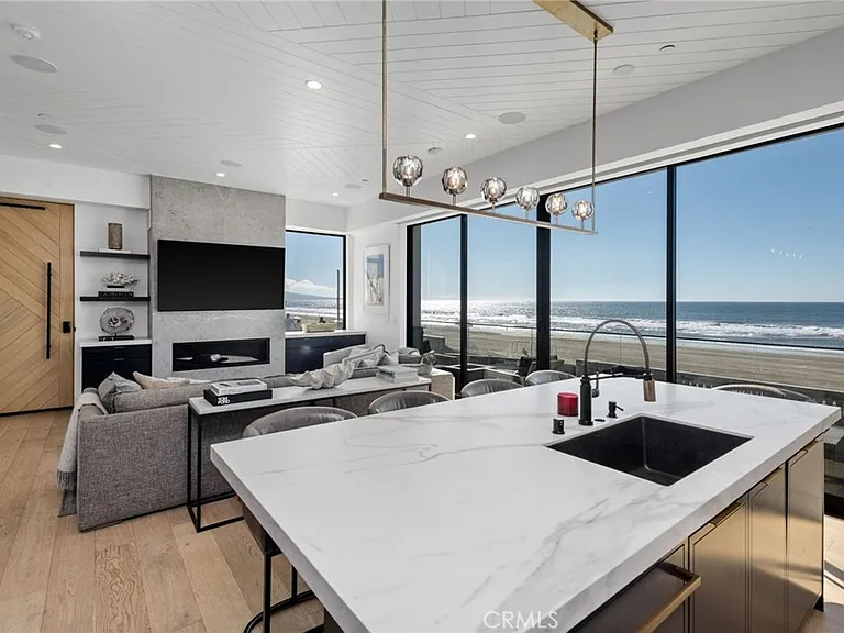 2200 The Strand #A — Photo 37