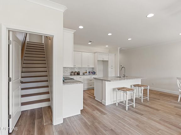 5th image of 7310 Whispering Pines Ln