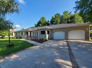 505 E Maple St, Tolono, IL 61880