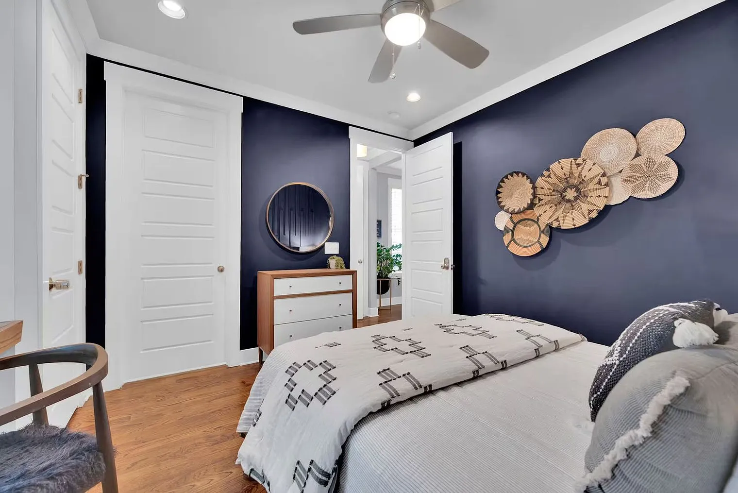 3 bed, 3.0 bath, 1915 sqft, $10,300 — Photo 4