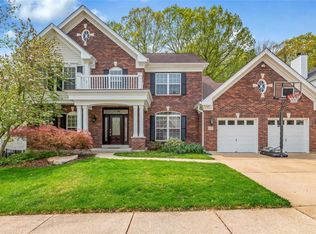 877 Castle Pines Dr, Ballwin, MO 63021