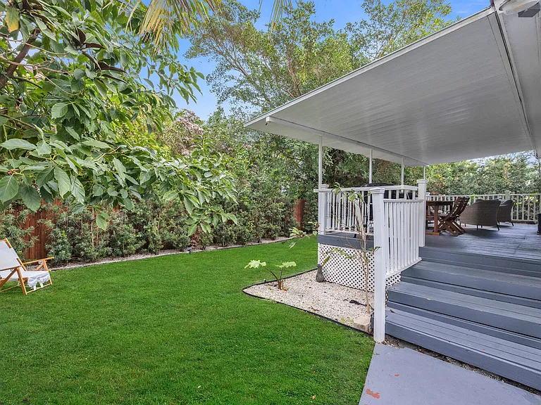 1031 NE Little River Dr — Photo 25