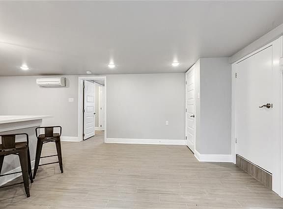 4th image of 1428 Broadway St