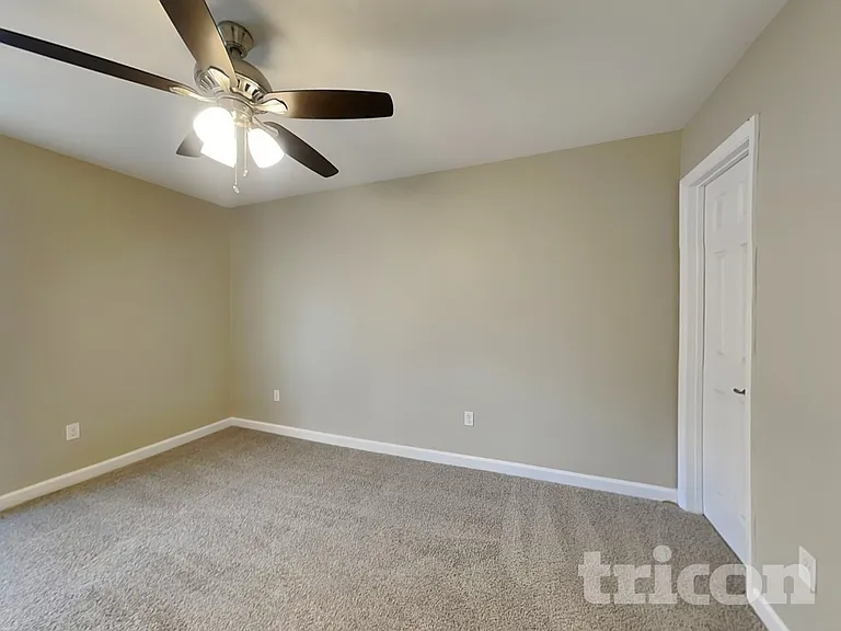 1026 Chelsea Dr — Photo 7