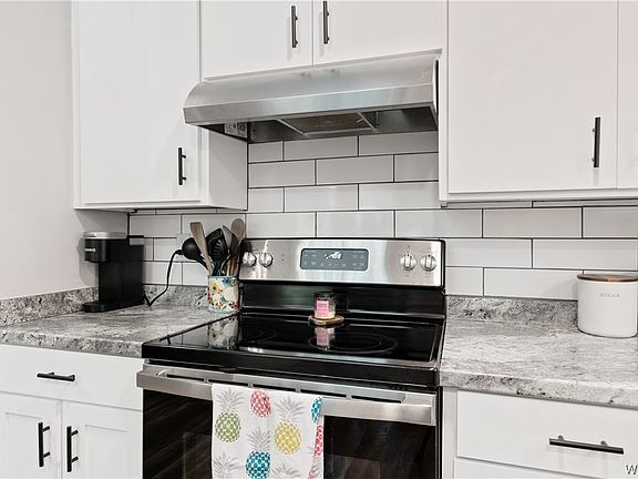 3rd image of 4512 Oak Hill Dr