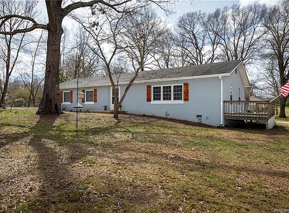 2nd image of 115 Dogwood Ln