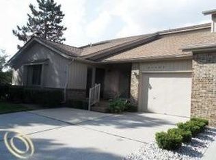 37466 N Laurel Park Dr, Livonia, MI