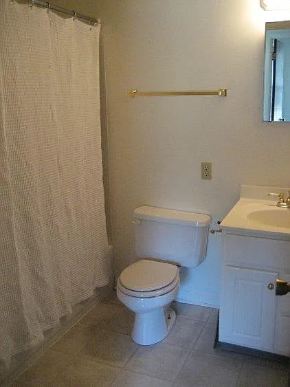 2504 Worcester Dr — Photo 7