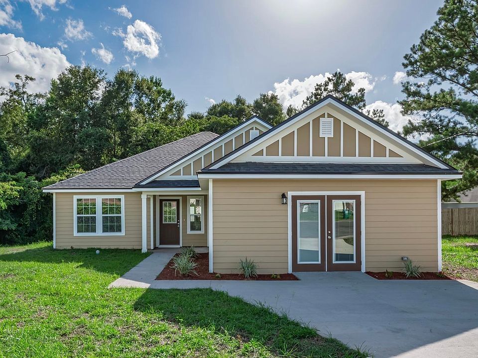 1st image of 920 Arlington Cir