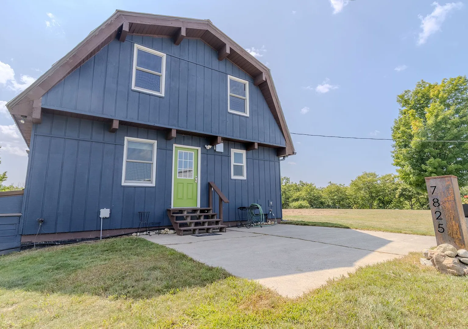 Peaceful Country Living on 17 Acres — Photo 1