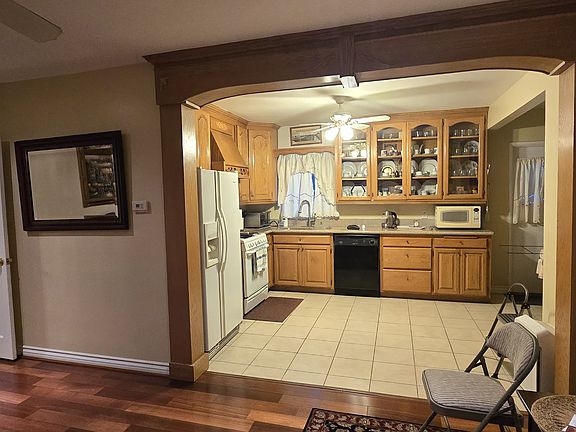 3rd image of 11716 Gwynne Ave