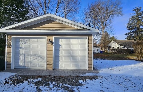 2nd image of 27 Forest Rd