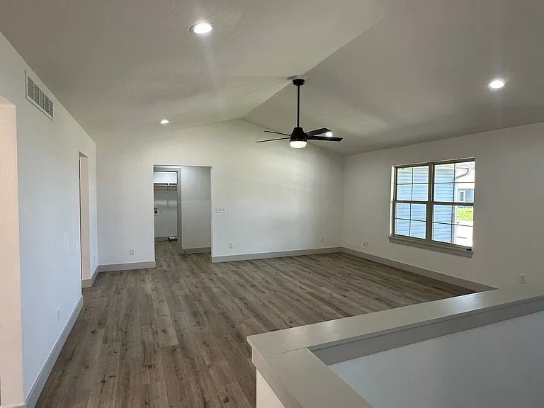 165 Mesa Dr — Photo 7