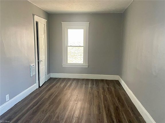 3rd image of 1425 W 84th St #1425