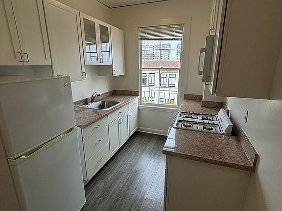 4th image of 1101 Francisco St APT 304