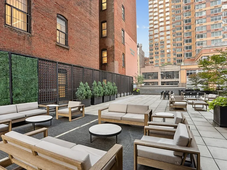 800 6th Ave #19D — Photo 21