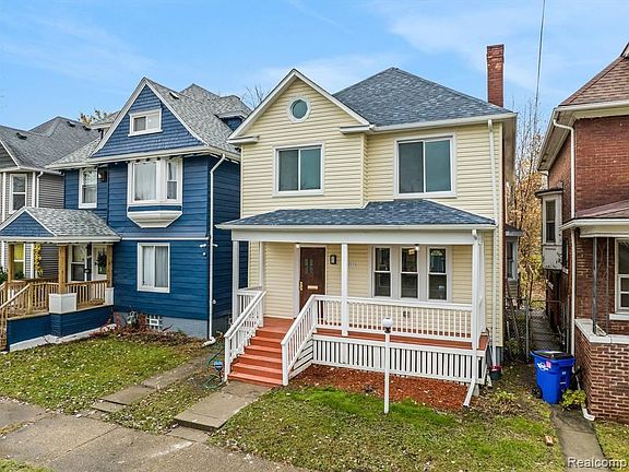 3rd image of 2511 Baldwin St