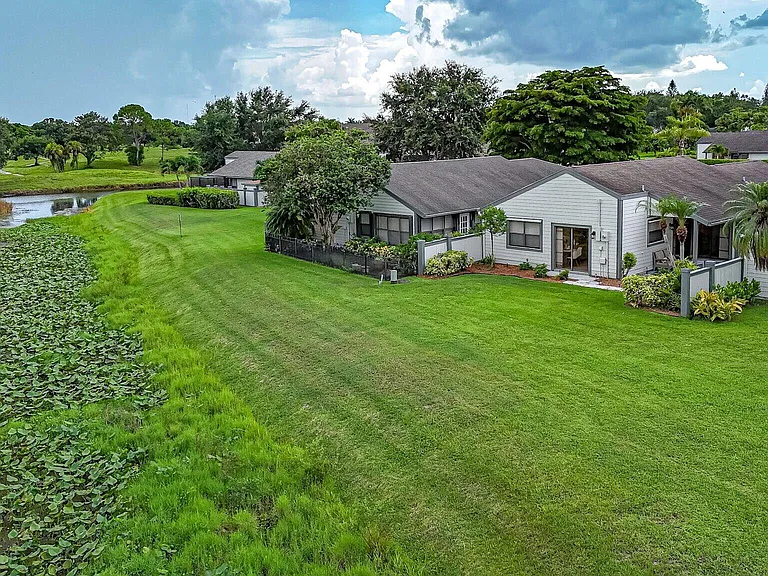 2514 Bedford Mews Dr — Photo 24