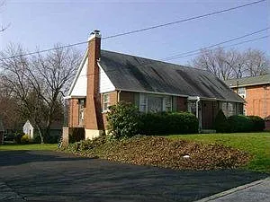 1909 Arlington St photo 1