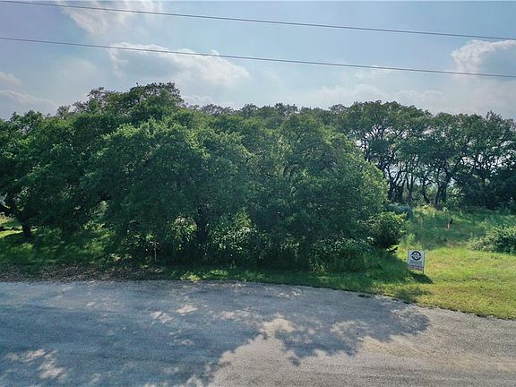 4th image of 631 Mountain Oaks Dr