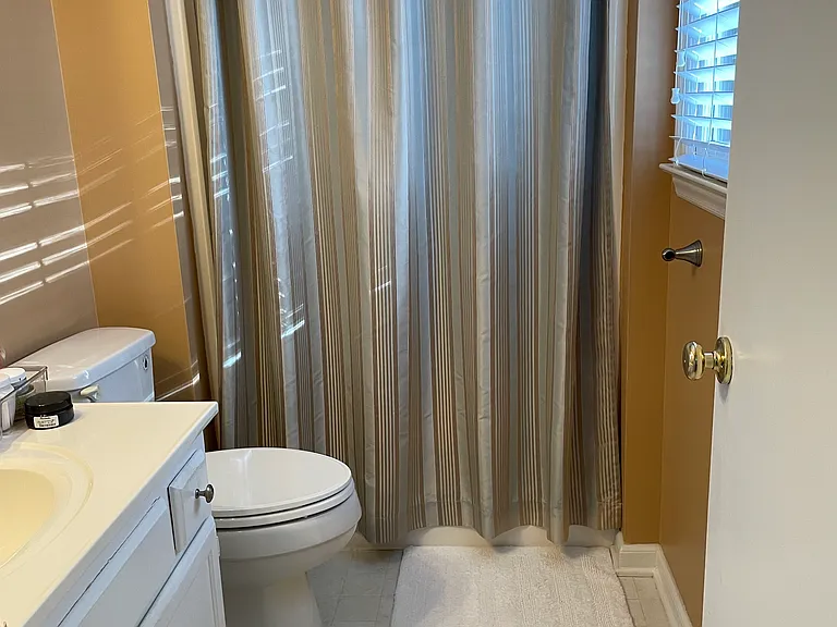 109 Creighton Ct — Photo 8
