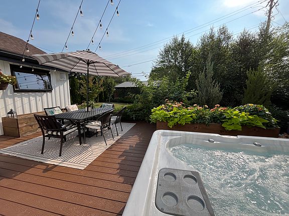 Backyard patio with 7-person hot tub