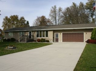 216 W Elmore St, Manly, IA 50456