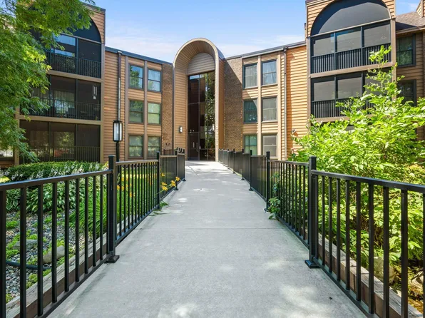 9600 Portland Ave S APT 220, Bloomington, MN 55420