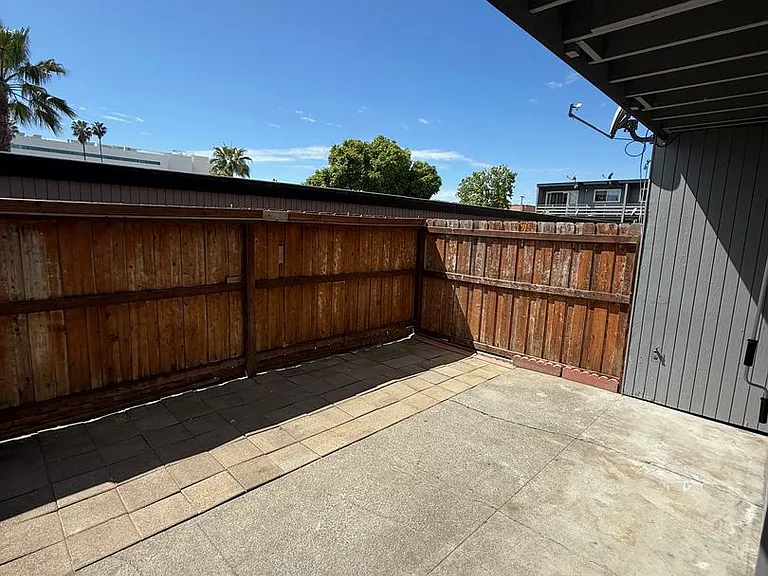 500 Russell Avenue — Photo 13